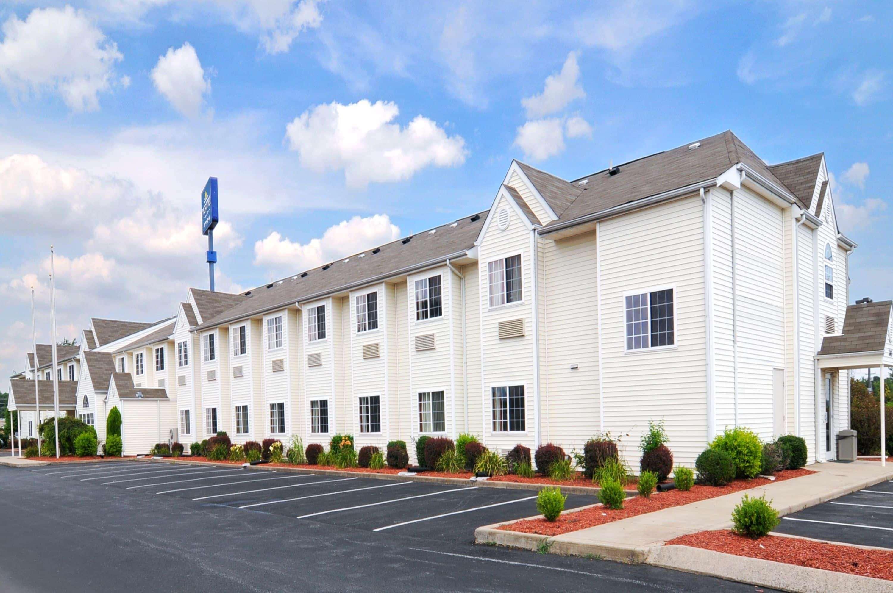 Microtel Inn And Suites Clarksville Exterior foto